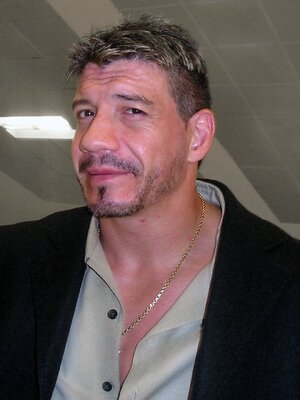 Eddie_Guerrero_2004.jpg