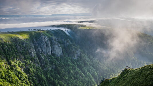 hohneck-vue-rochers-martinswand-et-trois-fours-lever-soleil-1600x900.jpg