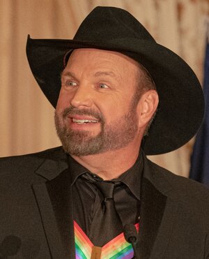 Garth_Brooks_KCHD_2022.jpg