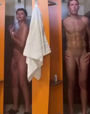 Flashing at the hostel showers - frame at 0m6s.jpg