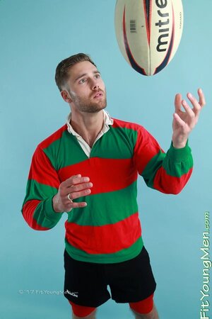 fit-young-men-tom-lawson-01.jpg