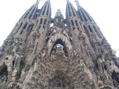 Sagrada-Familia-Gaudi-side.jpg