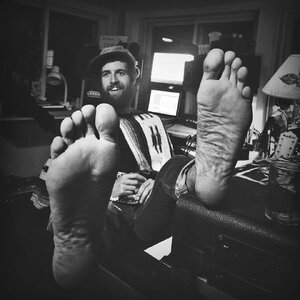 Tony-Dekker-Feet-5395663.jpg