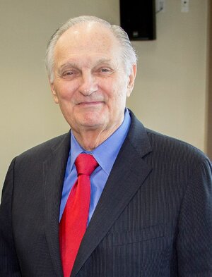 Alan_Alda_(22499650074)_(cropped).jpg
