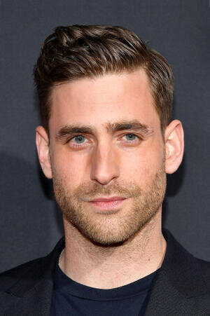 OliverJackson-Cohen-2022_r.jpg