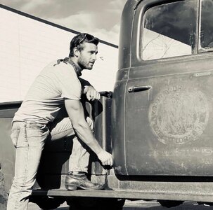 Sam Spade EvAiF0BVoAYbF1Y.jpg