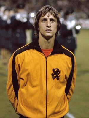 Johan_Cruyff_in_trainingspak_Nederlands_Elftal_,_kop.jpg