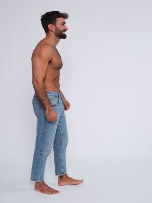 Toni Baena 1cGcifQ.jpg