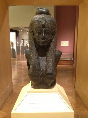 Bust_of_Cleopatra_at_the_Royal_Ontario_Museum.jpg