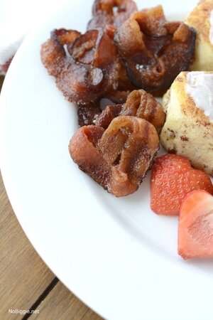 Valentine-Breakfast-with-heart-shaped-bacon-NoBiggie.net_.jpg