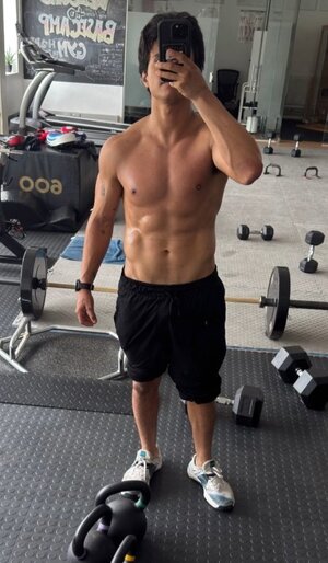 Screenshot_20260203-232852_Samsung Internet.jpg