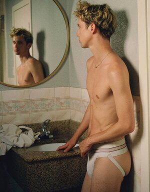 m8 Troye Sivan 4 8 25.jpg