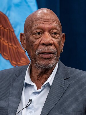 Morgan_Freeman_at_The_Pentagon_on_2_August_2023_-_230802-D-PM193-3363_(cropped).jpg