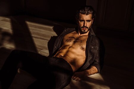 1 Andrew-Biernat-by-Caroline-Malouf-Boudoir12.jpg