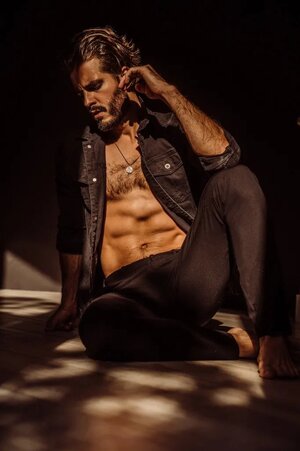 3 Andrew-Biernat-by-Caroline-Malouf-Boudoir11.jpg