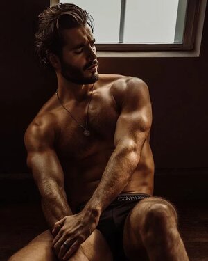 5 Andrew-Biernat-by-Caroline-Malouf-Boudoir8.jpg