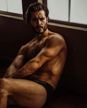 7 Andrew-Biernat-by-Caroline-Malouf-Boudoir10.jpg