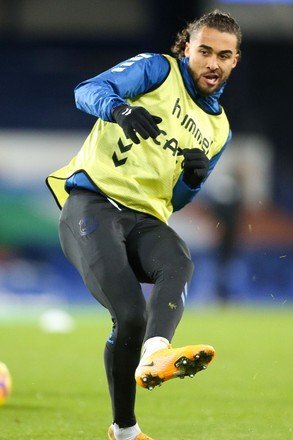 everton-forward-dominic-calvert-lewin-9-warming-during-440nw-11676605bd.jpg
