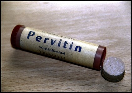 Pervitin-851f6501-0001-0004-0000-000000497337_w1528_r1.410756782484531_fpx35.43_fpy49.98-32464...jpg