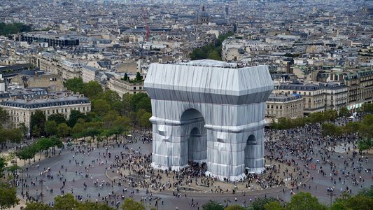 arc-de-triomphe-wrapped-christo-and-jeanne-claude_dezeen_2364_hero.jpg