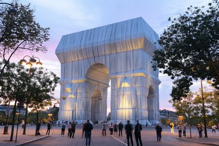 arc-de-triomphe-wrapped-christo-and-jeanne-claude_dezeen_2364_col_9.jpg