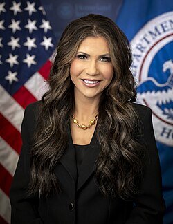 Official_Portrait_of_Secretary_Kristi_Noem.jpg