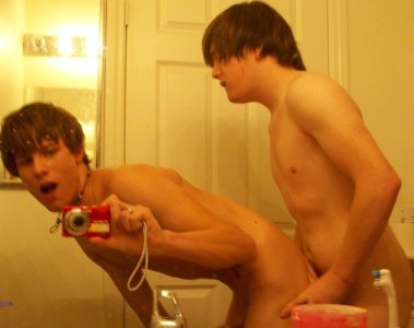 sk8tboysbathroomfuck1.jpg