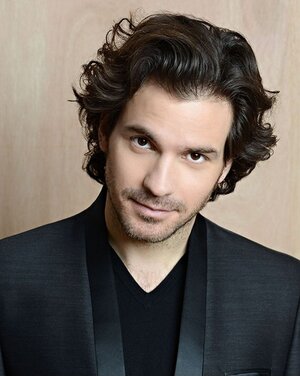 Santiago-Cabrera-speaker.jpg