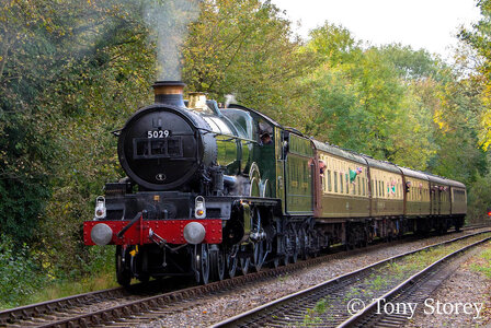 5029-nunney-castle-on-the-mid-hants-railway-october-2014.jpg