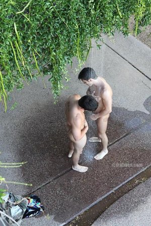 showeroutdoorbuttpg2.jpg