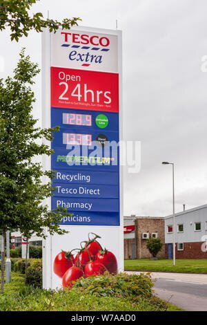 tesco-extra-supermarket-sign-open-24-hours-w7aad0.jpg