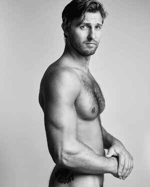 10 EoK_Z_eWEAEJIzG.jpg