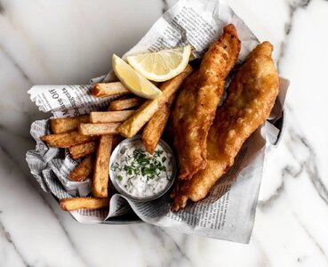 Fish-and-chips-with-tartar-sauce.jpg