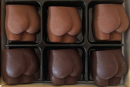 choconchoc-chocolate-bottoms.jpg