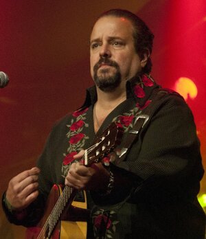 Raul_Malo,_Cambridge_Festivals_2001-2014_(6001910200)_(cropped).jpg
