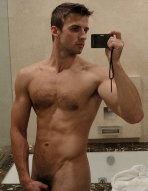 Hunk-Self-Pic-4.jpg