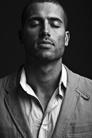 22 - RENATO GABRIEL_Editorial Lúcino Luna RJ 2009.jpg