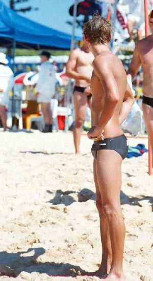 bulging%20speedo%2017.jpg