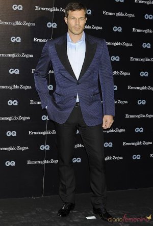 5154_paul-sculfor-en-los-premios-gq-2010.jpg