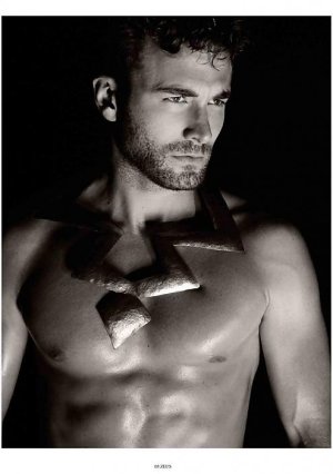 by karl lagerfeld pirelli-calendar-2011-2page04-723x1024.jpg