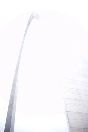 Gateway Arch looking UP3.JPG