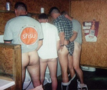 group pissing08.jpg