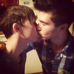 AcpTEa8CIAAdCco.jpg large.jpg