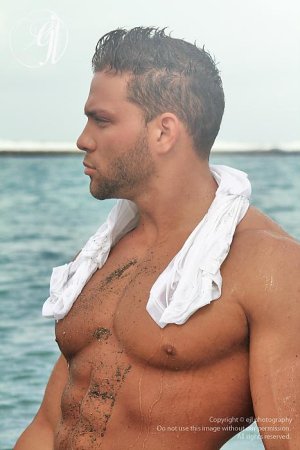 Steven Tavarez 09.jpg