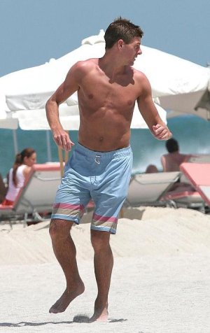 steven gerrard on holiday.jpg