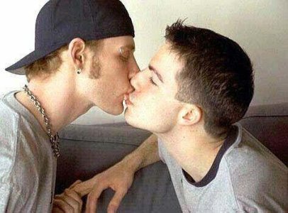 gaykiss.jpg