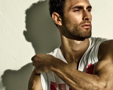 Noah-Mills-by-Ali-Kepenek-MaleModelSceneNet-01.jpg