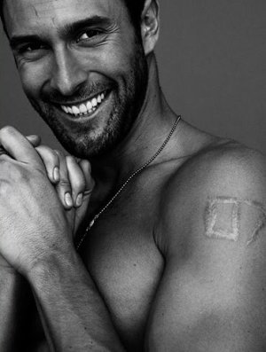 Noah Mills by Stefano Moro 02b.jpg
