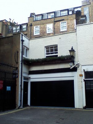 Madonna's Mantion 02.jpg