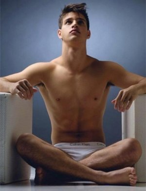 What is the name of this fashion model.jpg